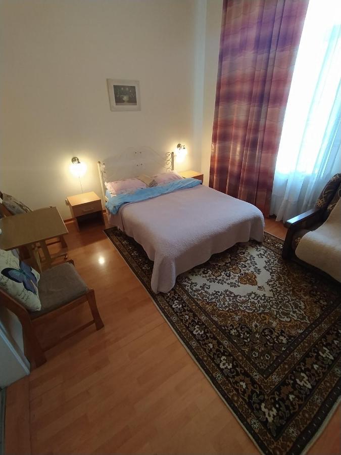Lviv Rest Zelena Apartment Exterior photo